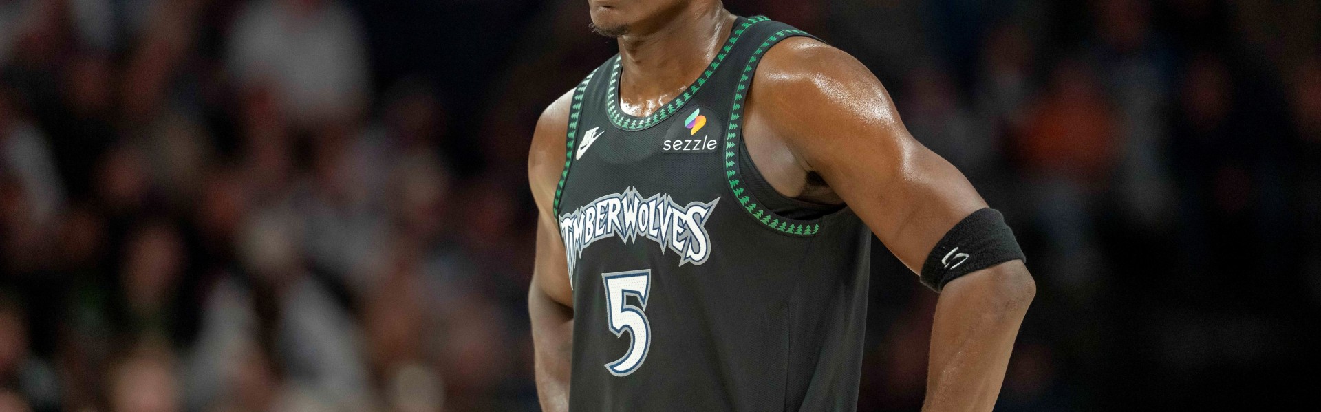 世界杯客户端升级说明-不能铁一场吧？爱德华兹半场10中1&amp;三分6中0仅拿到3分1板2助1帽