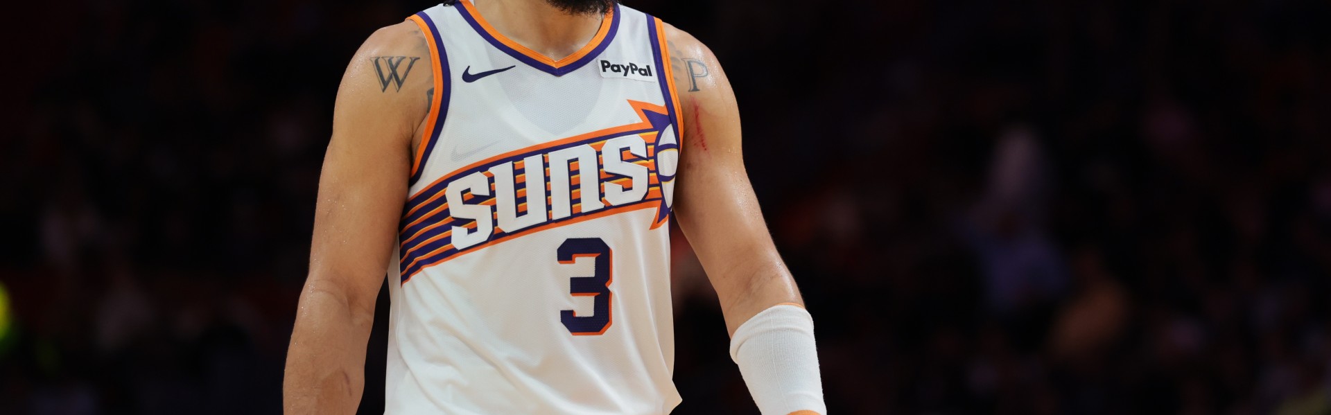 世界杯手机官网直播软件下载官方入口-不太行！狄龙复出13投仅4中拿到9分5板有5犯规 三分3中1