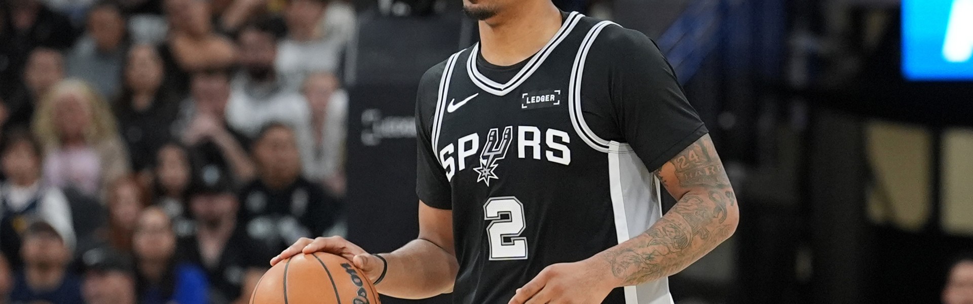 世界杯手机高清观看软件-米奇：哈珀目前的状态为每日观察 他右腿肌肉挫伤&amp;没有长期隐患